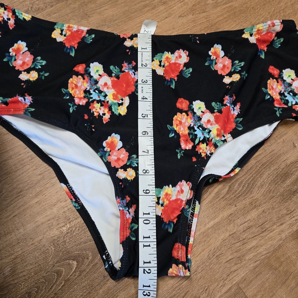 Black Floral Tankini Set with Red Accent - Unbranded - Picture 6 of 8
